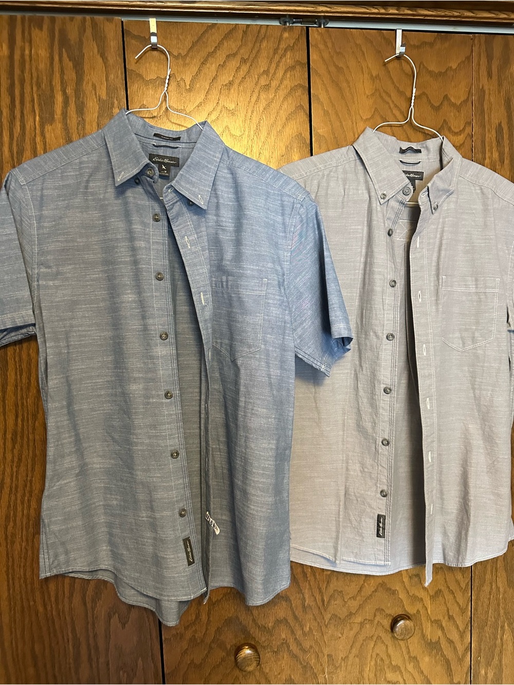 EBUC TWO (2)MENS M EDDIE BAUER CLASSIC FIT BUTTON SHORT SLEEVE100%cotton shirts